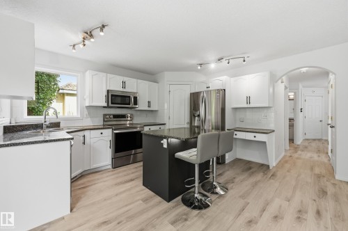 5 Emerson Place, St. Albert, AB - Indoor Photo Showing Kitchen With Stainless Steel Kitchen With Double Sink With Upgraded Kitchen