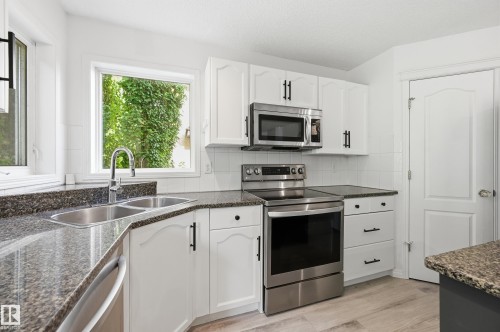 5 Emerson Place, St. Albert, AB - Indoor Photo Showing Kitchen With Double Sink