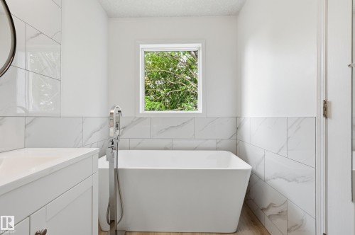 5 Emerson Place, St. Albert, AB - Indoor Photo Showing Bathroom