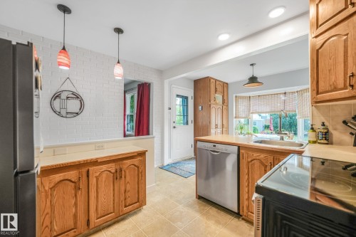 11422 70 Street, Edmonton, AB 