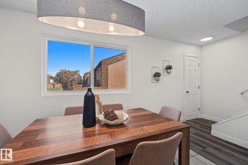 661 Abbottsfield Road Nw, Edmonton, AB - Indoor