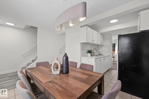 661 Abbottsfield Road Nw, Edmonton, AB - Indoor