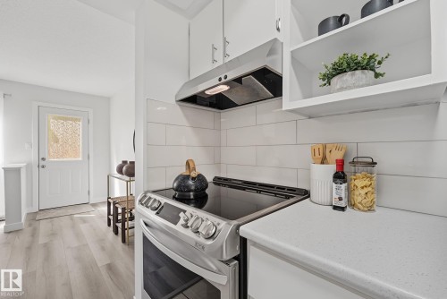 new kitchen stove and new hood fan. - 661 Abbottsfield Road Nw, Edmonton, AB - Indoor