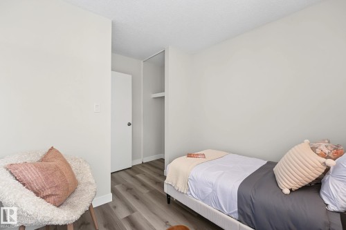 661 Abbottsfield Road Nw, Edmonton, AB - Indoor Photo Showing Bedroom