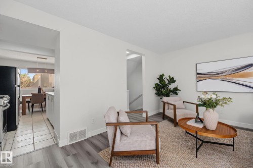 661 Abbottsfield Road Nw, Edmonton, AB - Indoor Photo Showing Living Room