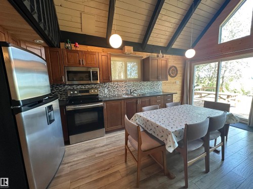 4307 Spruce Point(E), Rural Lac Ste. Anne County, AB - Indoor Photo Showing Kitchen With Upgraded Kitchen