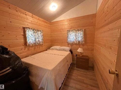4307 Spruce Point(E), Rural Lac Ste. Anne County, AB - Indoor Photo Showing Bedroom