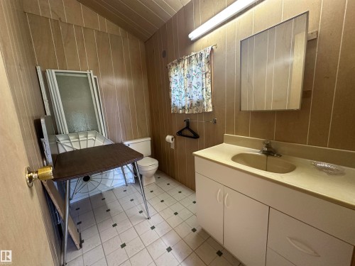 4307 Spruce Point(E), Rural Lac Ste. Anne County, AB - Indoor Photo Showing Bathroom