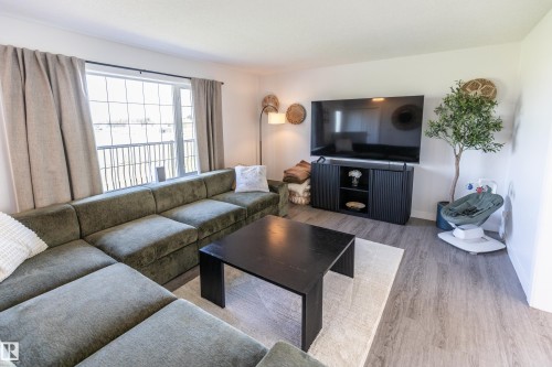 90 22111 Twp Rd 510, Rural Leduc County, AB - Indoor Photo Showing Living Room