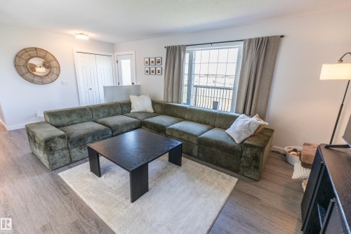 90 22111 Twp Rd 510, Rural Leduc County, AB - Indoor Photo Showing Living Room