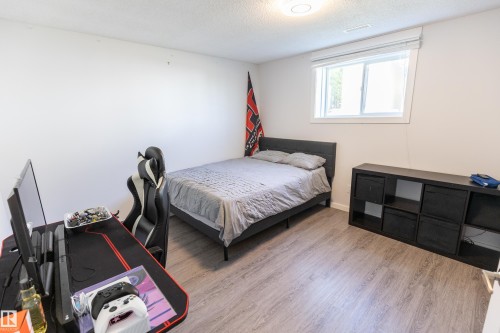 90 22111 Twp Rd 510, Rural Leduc County, AB - Indoor Photo Showing Bedroom