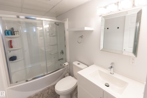 90 22111 Twp Rd 510, Rural Leduc County, AB - Indoor Photo Showing Bathroom