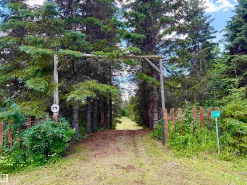 Gated entry to a private, tree-lined drive - 208 60118 Secondary Highway 867, Rural St. Paul County, AB - Outdoor