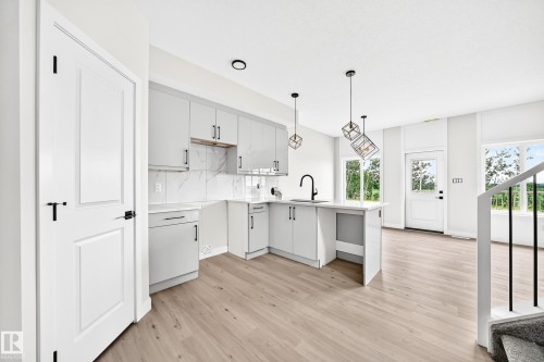 79 Patriot Way, Spruce Grove, AB - Indoor Photo Showing Kitchen With Upgraded Kitchen