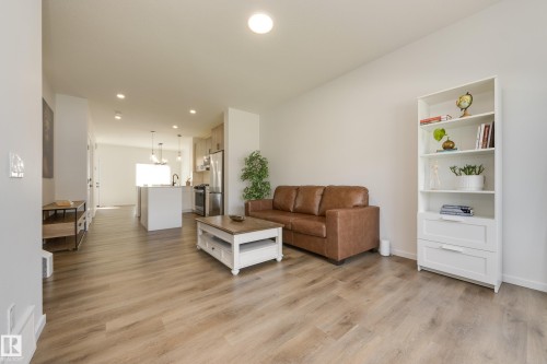 2804 193 Street Nw, Edmonton, AB - Indoor Photo Showing Living Room