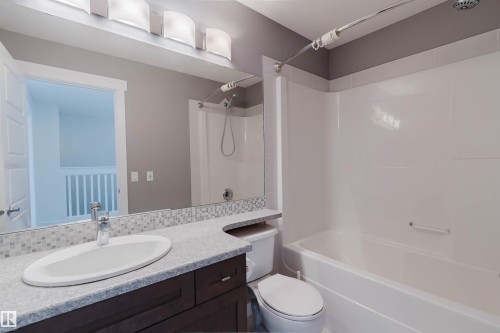 4315 Prowse Link Link, Edmonton, AB - Indoor Photo Showing Bathroom
