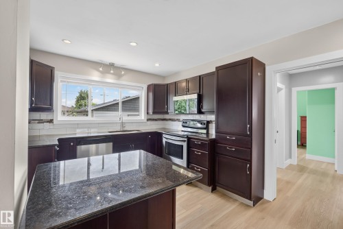 6216 93 Avenue, Edmonton, AB 