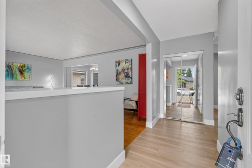 6216 93 Avenue, Edmonton, AB 
