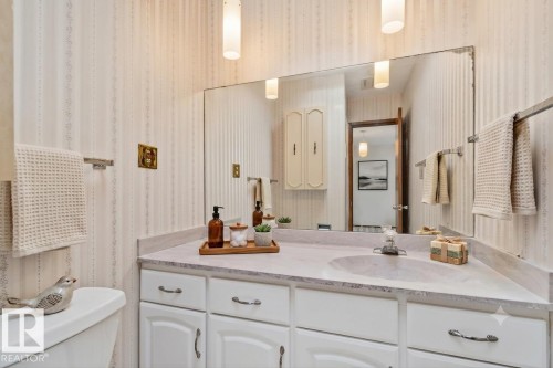 10904 40A Avenue, Edmonton, AB 