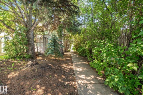 10904 40A Avenue, Edmonton, AB 