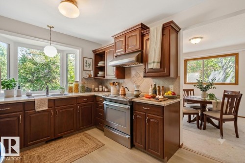 10904 40A Avenue, Edmonton, AB 