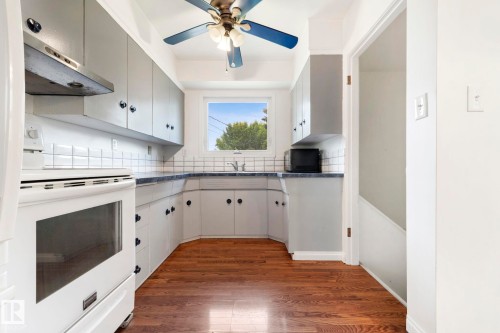 12823 88 Street Nw, Edmonton, AB - Indoor Photo Showing Kitchen