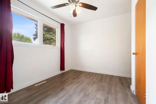 12823 88 Street Nw, Edmonton, AB - Indoor Photo Showing Other Room