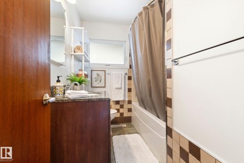 12823 88 Street Nw, Edmonton, AB - Indoor