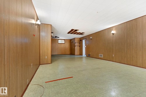 12823 88 Street Nw, Edmonton, AB - Indoor Photo Showing Other Room
