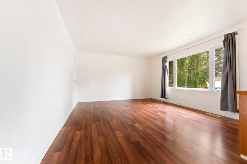 12823 88 Street Nw, Edmonton, AB - Indoor Photo Showing Other Room