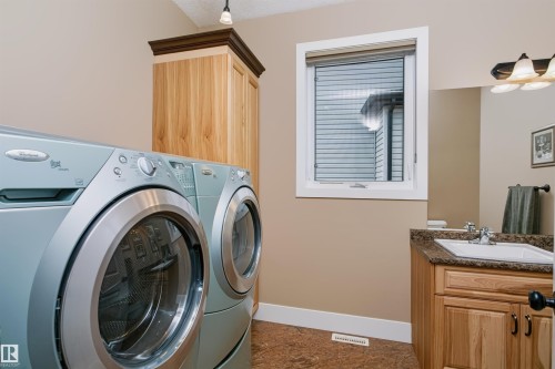 9505 107 Avenue, Morinville, AB - Indoor Photo Showing Laundry Room