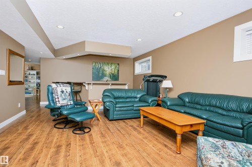 9505 107 Avenue, Morinville, AB - Indoor Photo Showing Living Room