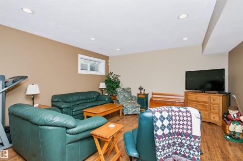 9505 107 Avenue, Morinville, AB - Indoor Photo Showing Living Room