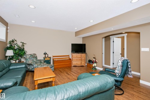 9505 107 Avenue, Morinville, AB - Indoor Photo Showing Living Room