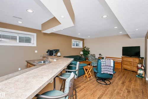 9505 107 Avenue, Morinville, AB - Indoor