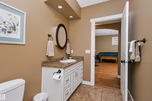 9505 107 Avenue, Morinville, AB - Indoor Photo Showing Bathroom