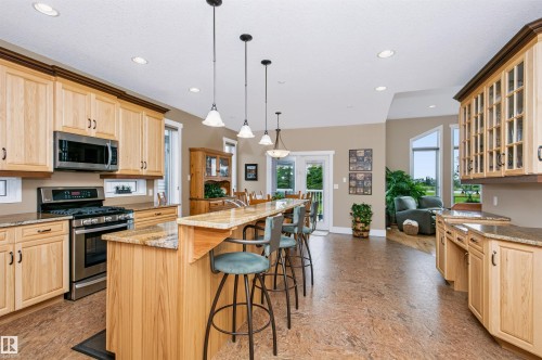 9505 107 Avenue, Morinville, AB - Indoor Photo Showing Kitchen With Upgraded Kitchen