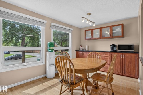 Dining area - 31 Alpine Boulevard, St. Albert, AB 