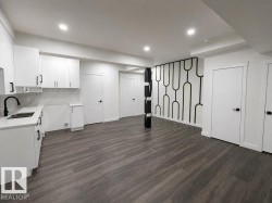 BSMT 319 33 Avenue NW  Edmonton, AB T6T 2S9