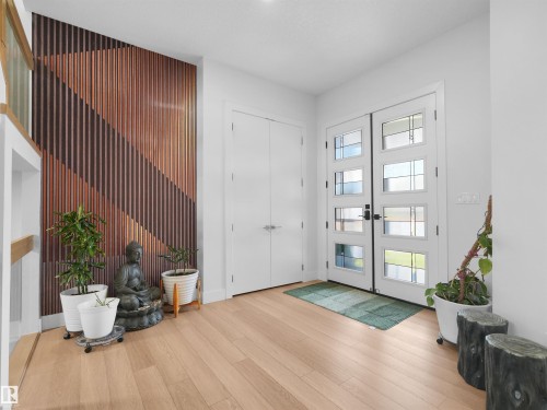 Entrance foyer - 320 38 Street, Edmonton, AB 