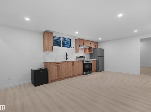 Kitchen - 320 38 Street, Edmonton, AB 