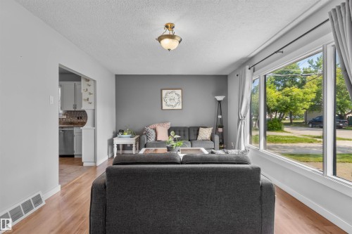 4712 49 Avenue, Drayton Valley, AB 