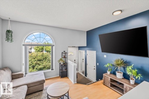 9916 93 Street, Fort Saskatchewan, AB - Indoor Photo Showing Living Room
