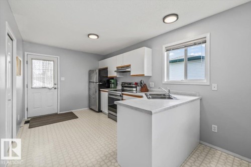 9916 93 Street, Fort Saskatchewan, AB - Indoor Photo Showing Kitchen With Double Sink