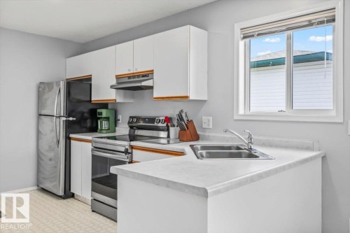 9916 93 Street, Fort Saskatchewan, AB - Indoor Photo Showing Kitchen With Double Sink