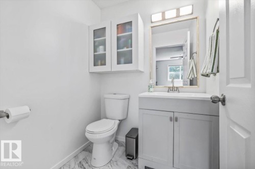 9916 93 Street, Fort Saskatchewan, AB - Indoor Photo Showing Bathroom