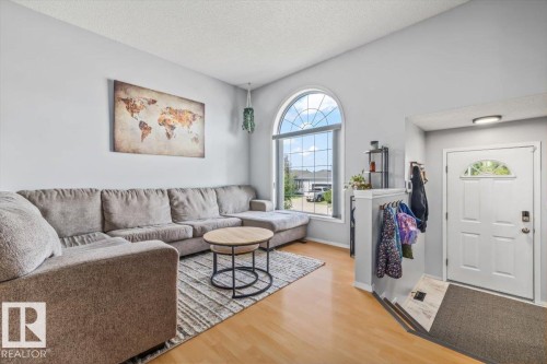 9916 93 Street, Fort Saskatchewan, AB - Indoor Photo Showing Living Room