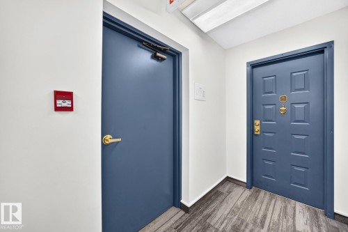 Entryway featuring wood-finish flooring and white walls - 806 10545 Saskatchewan Drive, Edmonton, AB 