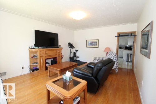 10320 79 Street Nw, Edmonton, AB - Indoor Photo Showing Living Room
