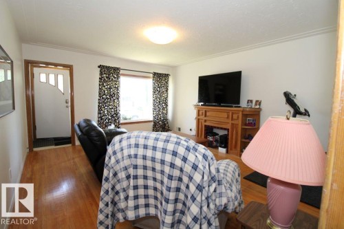 10320 79 Street Nw, Edmonton, AB - Indoor Photo Showing Bedroom